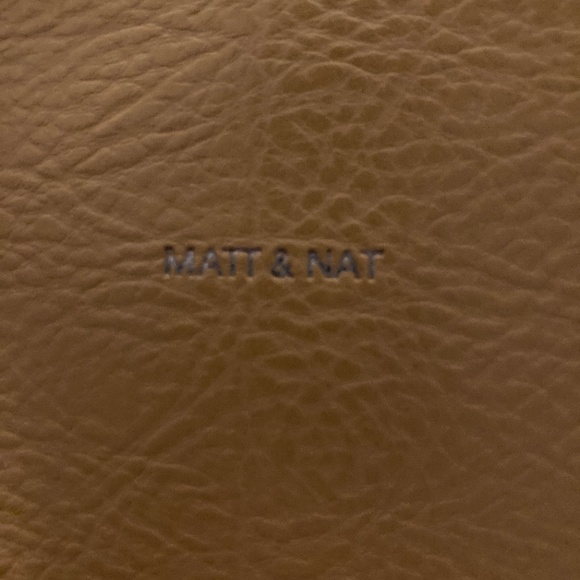 Mat & Nat Crossbody Tote - Picture 3 of 6